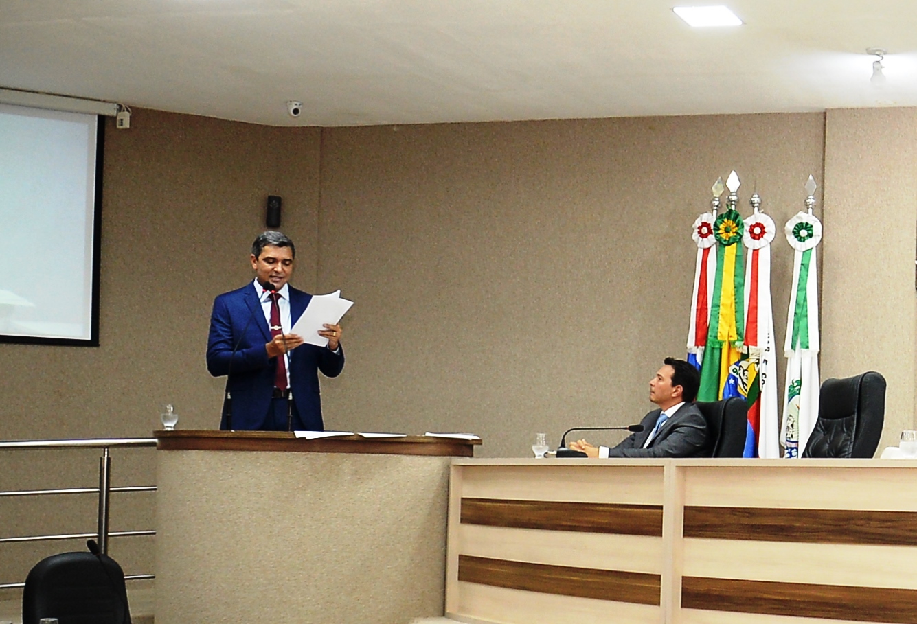 Prefeito Otoniel Teixeira e vice Túlio Viana são empossados na Câmara de Vereadores de Barreiras